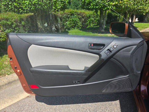 Used 2013 Hyundai Genesis 2.0T image 9
