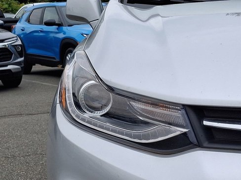 Used 2019 Chevrolet Trax LT w/ LT Convenience Package image 9