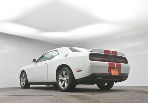 Used 2015 Dodge Challenger SXT image 30