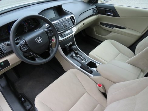 Used 2015 Honda Accord Hybrid Sedan image 9