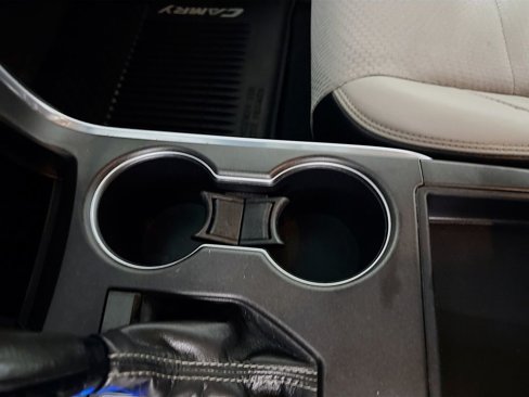 Used 2017 Toyota Camry SE image 15