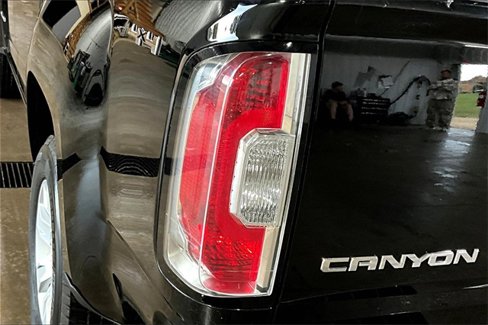Used 2016 GMC Canyon SLE w/ SLE Convenience Package image 8