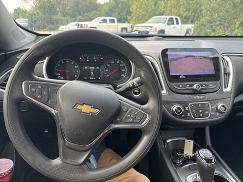 Used 2020 Chevrolet Malibu LT image 11