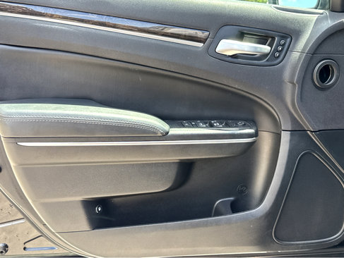 Used 2017 Chrysler 300 C image 19