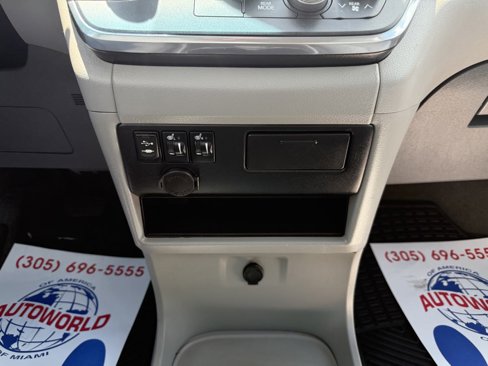Used 2017 Toyota Sienna XLE image 42