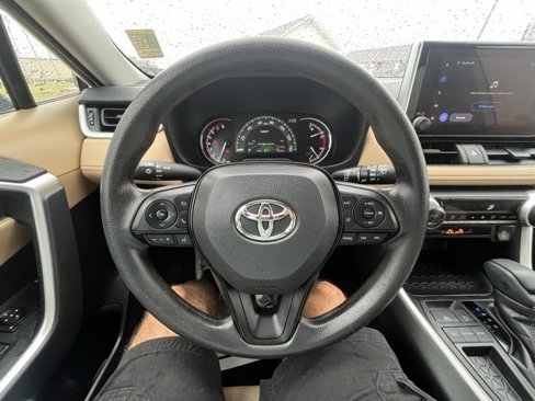 Used 2023 Toyota RAV4 XLE image 12