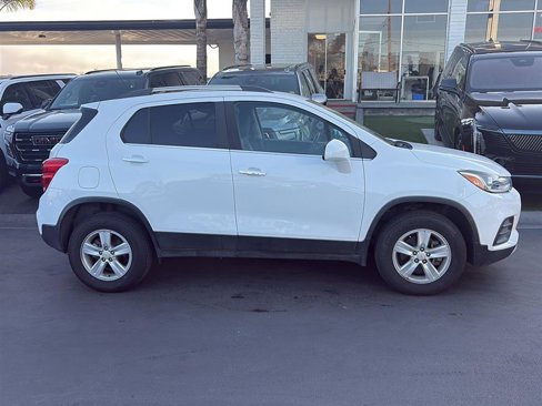 Used 2018 Chevrolet Trax LT w/ LT Convenience Package image 2
