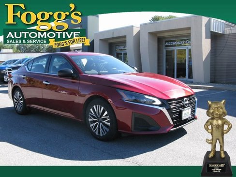 Used 2024 Nissan Altima 2.5 SV image 1