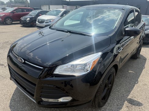 Used 2016 Ford Escape SE image 2
