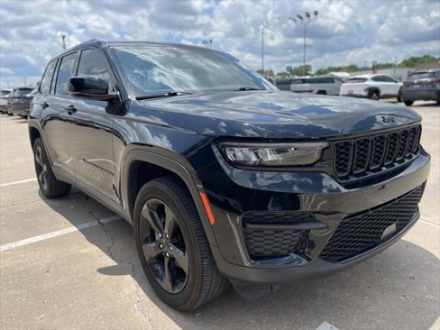 Used 2024 Jeep Grand Cherokee Altitude image 4