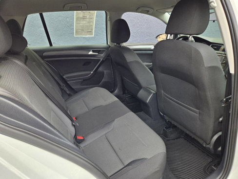 Used 2018 Volkswagen Golf S image 10