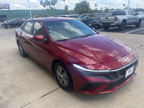 Certified 2025 Hyundai Elantra SE image 4