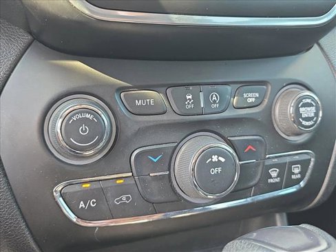 Used 2020 Jeep Cherokee Latitude image 15