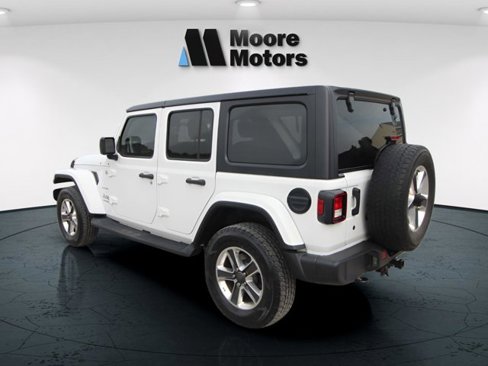 Used 2018 Jeep Wrangler Unlimited Sahara image 5