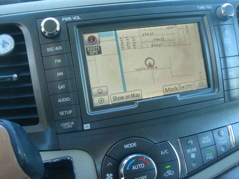 Used 2011 Toyota Sienna XLE image 10