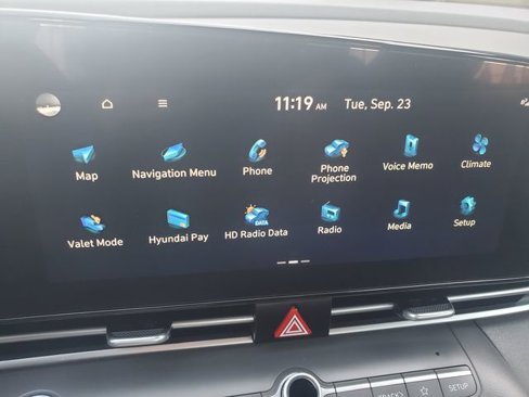 Used 2023 Hyundai Elantra SEL w/ Convenience Package image 19