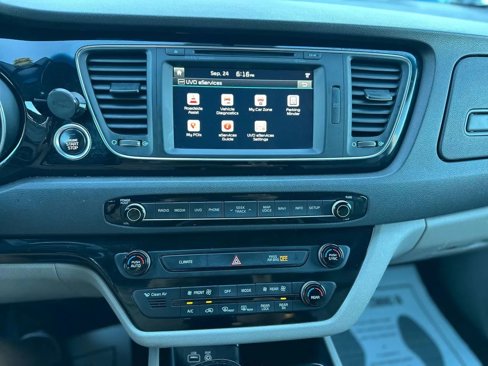 Used 2015 Kia Sedona SX image 47