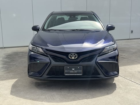 Used 2021 Toyota Camry SE image 3