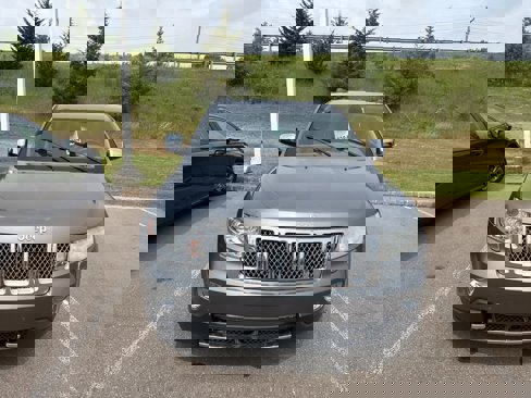 Used 2013 Jeep Grand Cherokee Overland Summit image 4