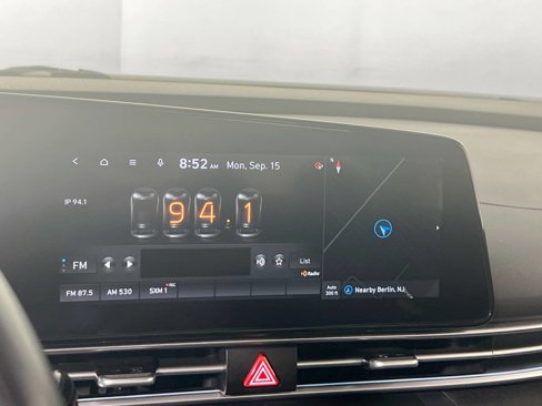 Used 2023 Hyundai Elantra Limited image 15