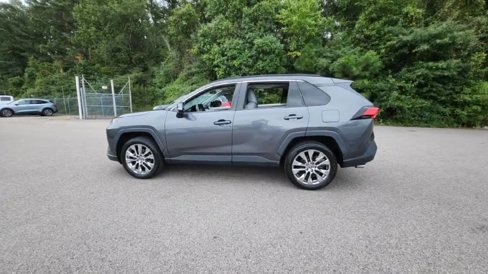 Used 2021 Toyota RAV4 XLE Premium image 10