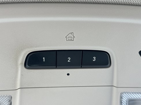 Used 2021 Chevrolet Traverse LT image 25