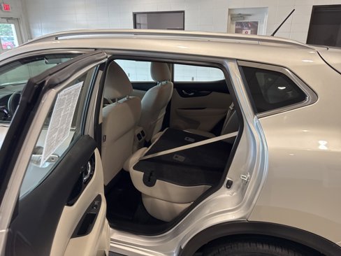 Used 2018 Nissan Rogue Sport SV image 19