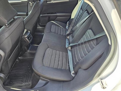 Used 2016 Ford Fusion SE image 10