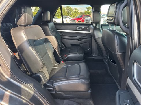 Used 2017 Ford Explorer XLT w/ Equipment Group 202A image 22