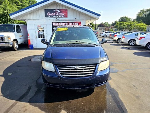 Used 2006 Chrysler Town & Country w/ Popular Equipment Group I image 2
