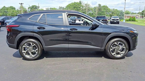 New 2025 Chevrolet Trax LT w/ Sunroof Package image 9