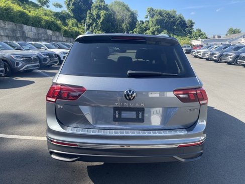 Certified 2022 Volkswagen Tiguan SE w/ Panoramic Sunroof Package image 4