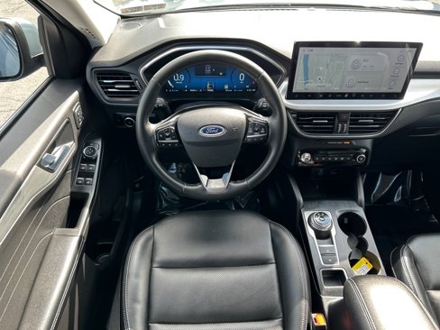 Used 2023 Ford Escape Platinum image 2