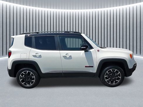 Used 2023 Jeep Renegade Trailhawk image 3