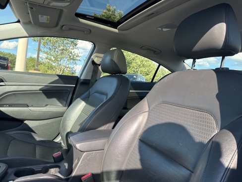 Used 2020 Hyundai Elantra Limited w/ Ultimate Package 03 image 9