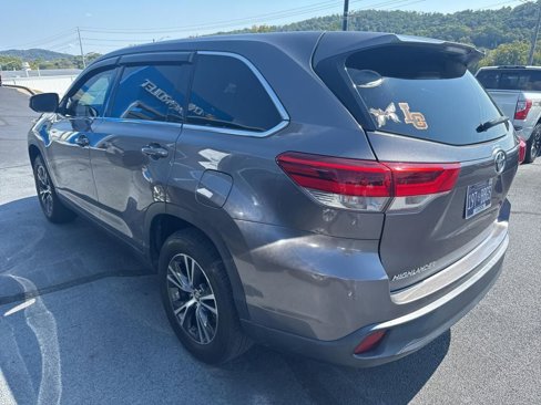 Used 2019 Toyota Highlander LE image 2