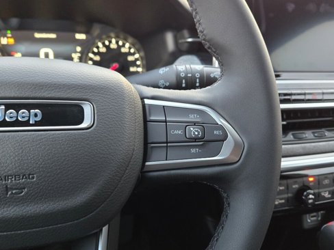 New 2025 Jeep Compass Sport image 32