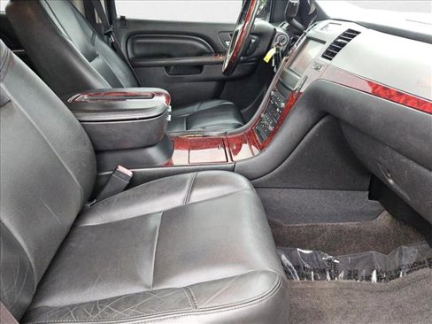 Used 2013 Cadillac Escalade 2WD image 23