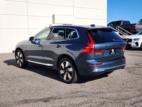 Certified 2023 Volvo XC60 T8 Plus image 5