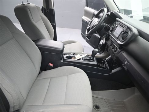 Used 2018 Toyota Tacoma SR image 15