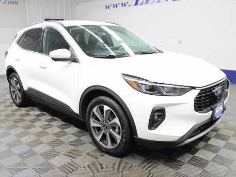 Used 2024 Ford Escape Platinum image 3