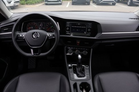 Certified 2020 Volkswagen Jetta SE w/ SE Cold Weather Package image 15