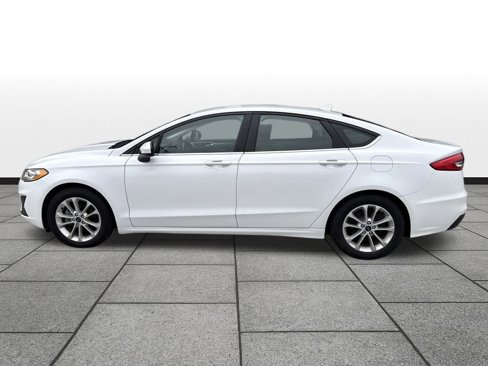 Used 2019 Ford Fusion SE image 2