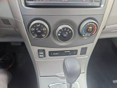 Used 2013 Toyota Corolla LE Special Edition image 21