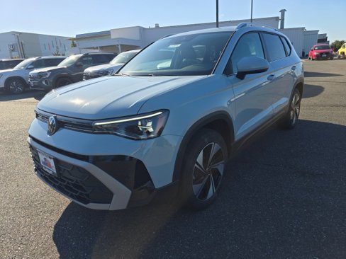 New 2025 Volkswagen Taos SE image 8