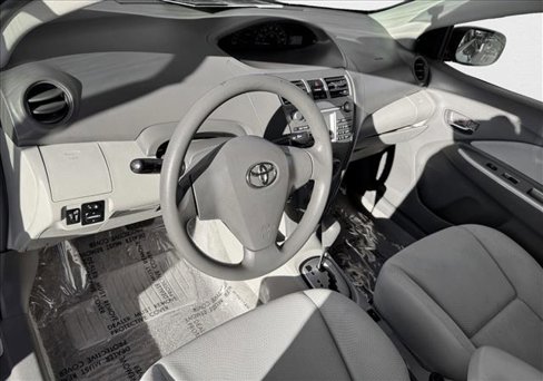 Used 2010 Toyota Yaris Sedan image 7