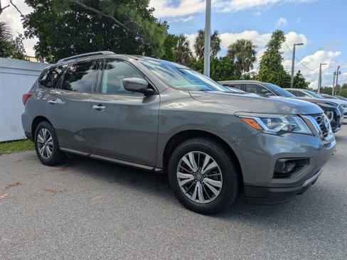 Used 2019 Nissan Pathfinder SV image 1