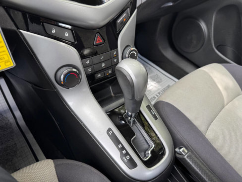 Used 2013 Chevrolet Cruze LS image 35