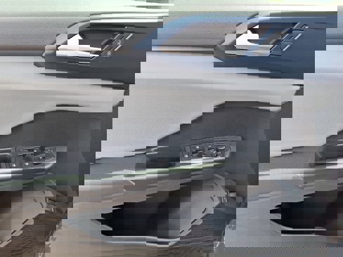 Certified 2022 Volkswagen Taos SE w/ IQ.Drive SE Package image 12