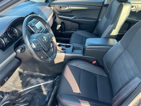 Used 2017 Toyota Camry SE image 9